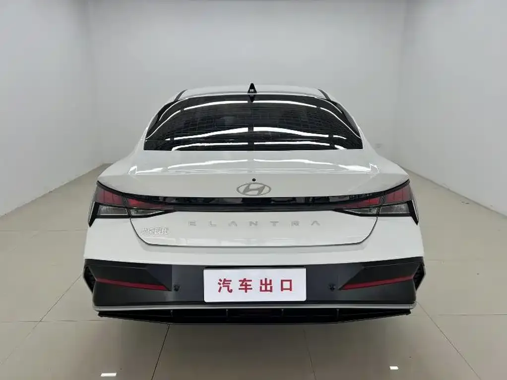 Hyundai Elantra — фото 3