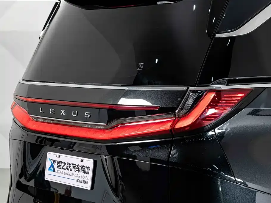 Lexus LM — фото 7