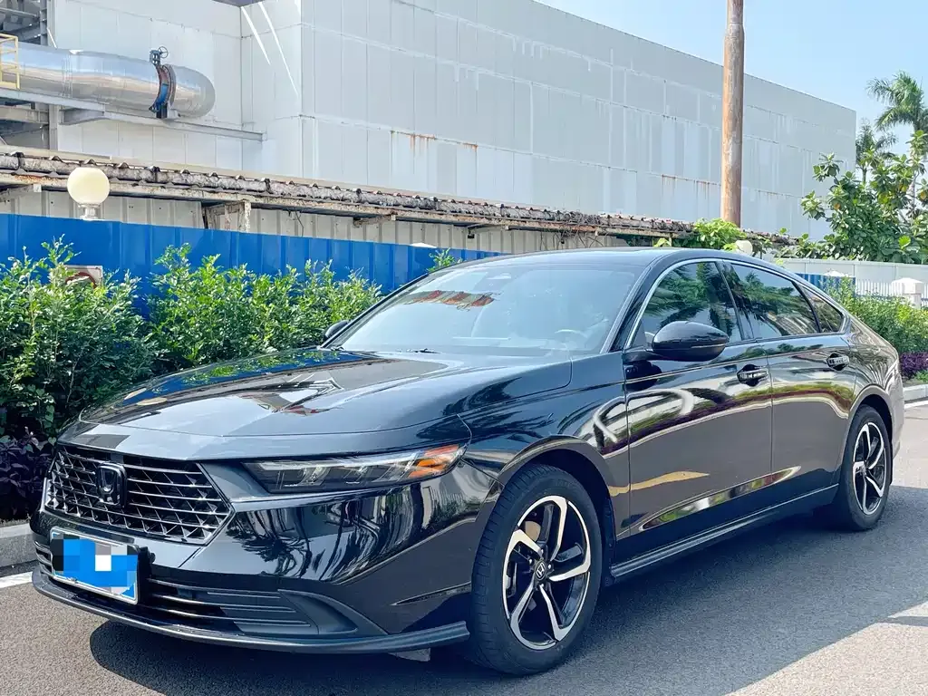 Honda Accord — фото 1