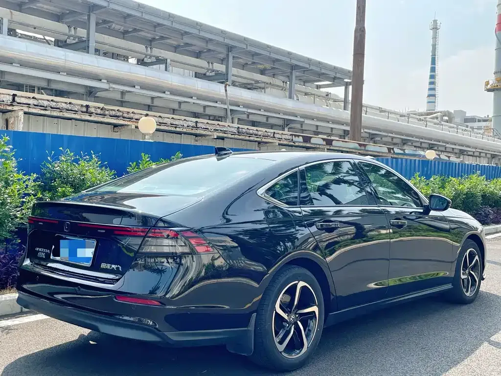Honda Accord — фото 8
