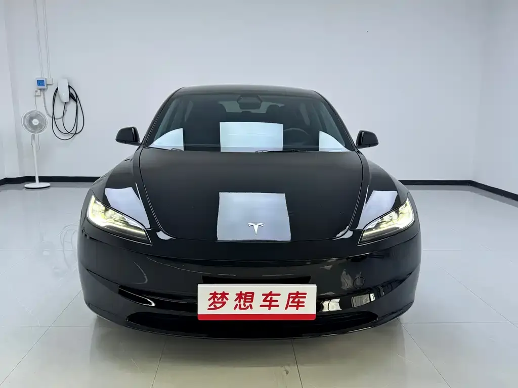 Tesla Model 3 — фото 1