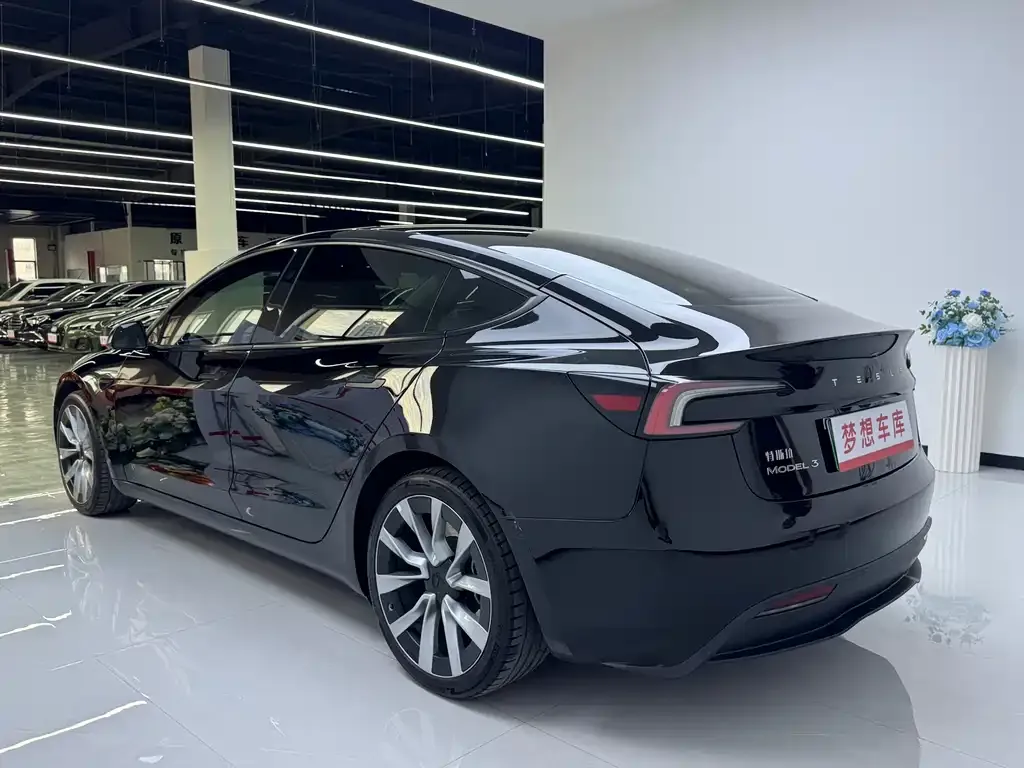 Tesla Model 3 — фото 5