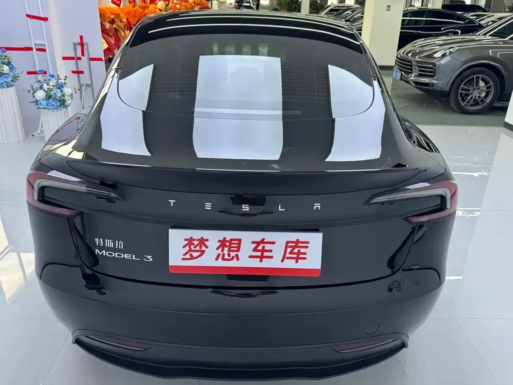 Tesla Model 3 — фото 4