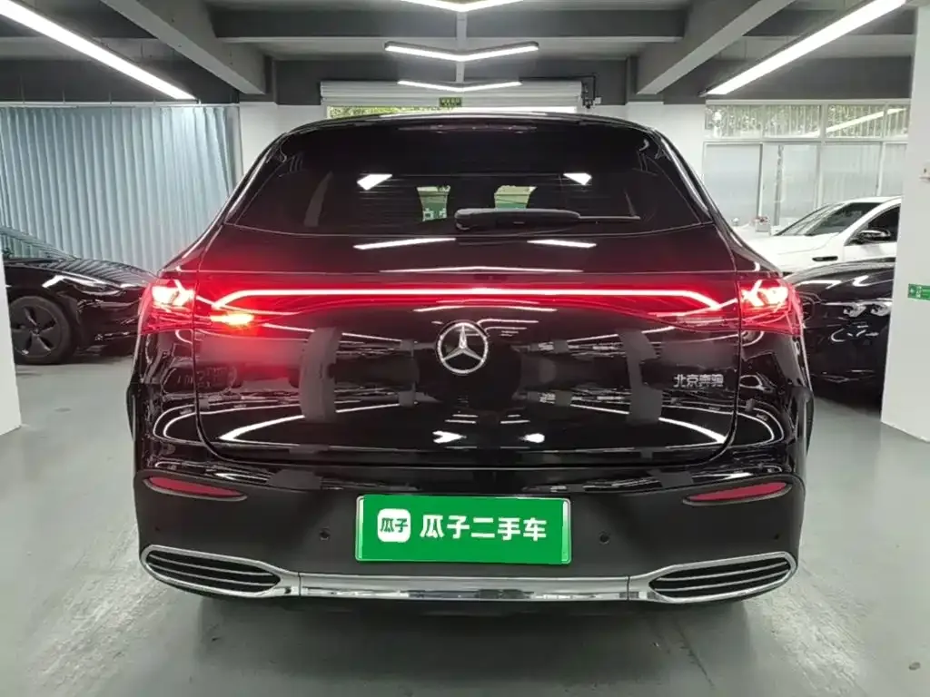 Mercedes-Benz EQE SUV — фото 7