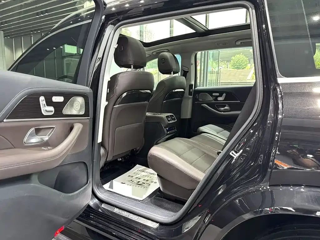 Mercedes-Benz GLS — фото 9