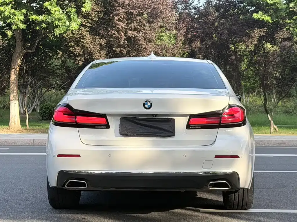 BMW 5 Series — фото 5