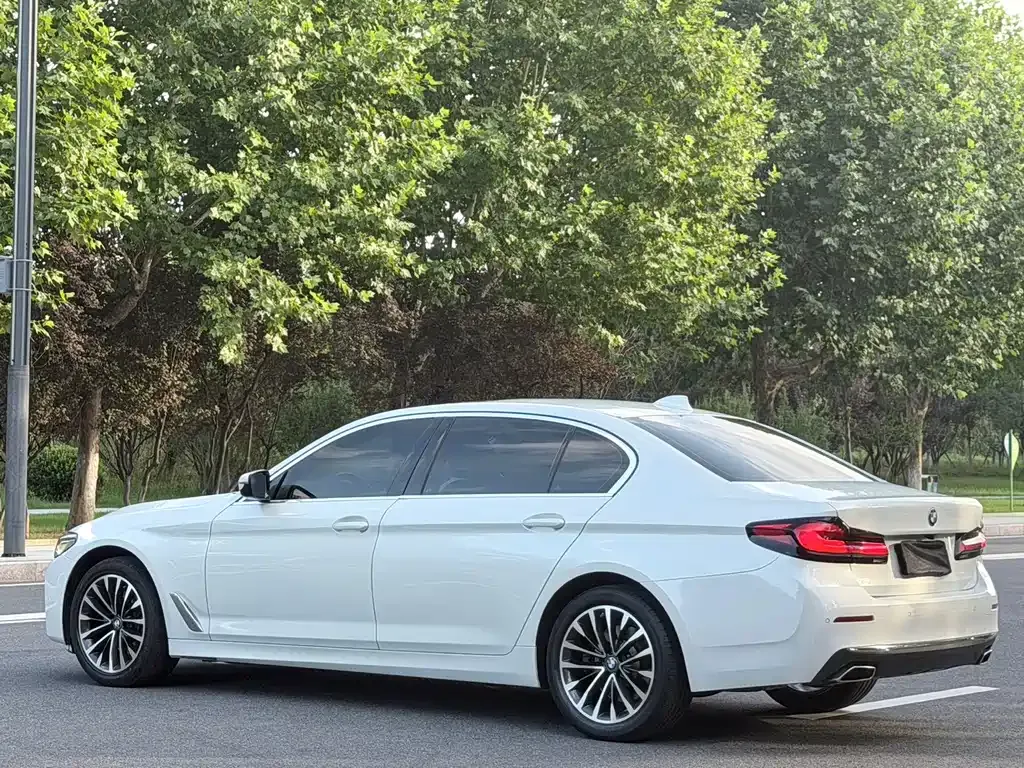 BMW 5 Series — фото 6