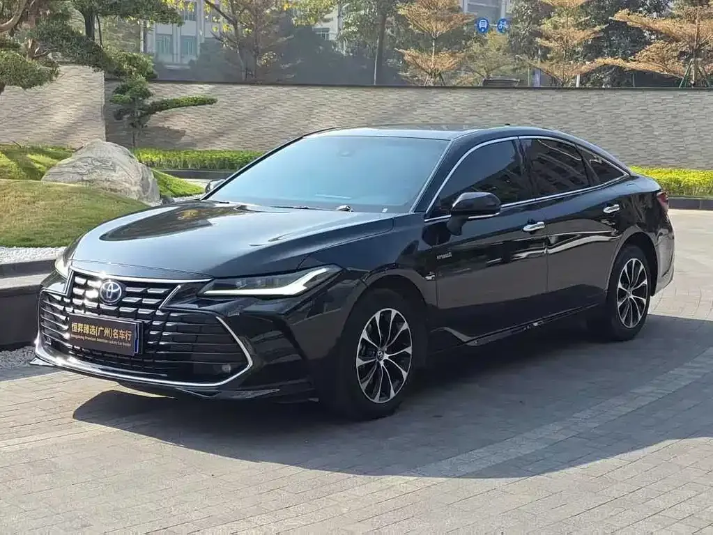 Toyota Avalon — фото 1