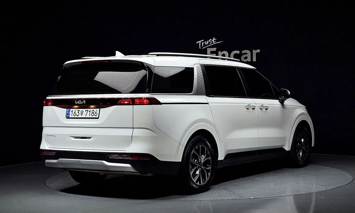 Kia Carnival — фото 5