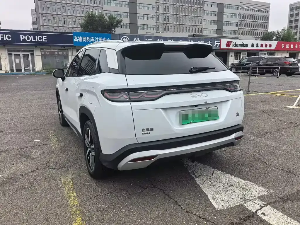 BYD L DM-i — фото 9