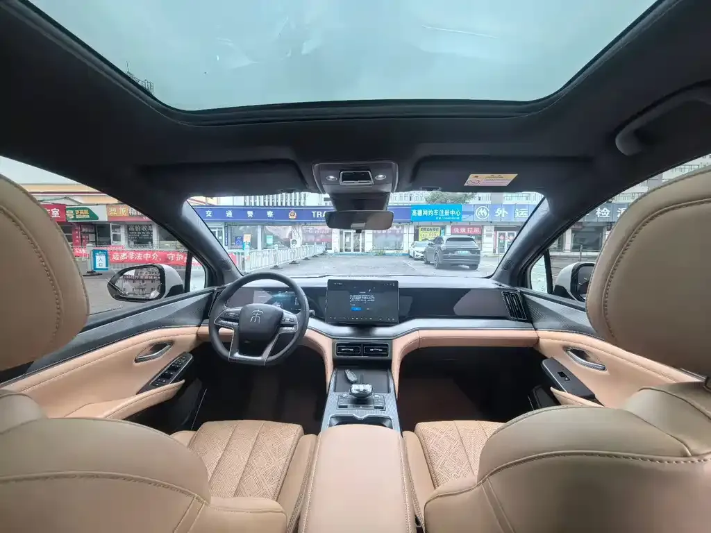 BYD L DM-i — фото 4