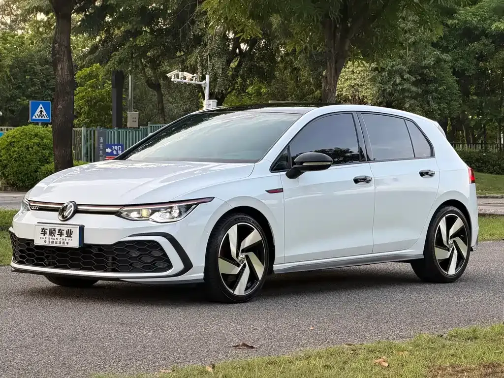Volkswagen Golf GTI — фото 1