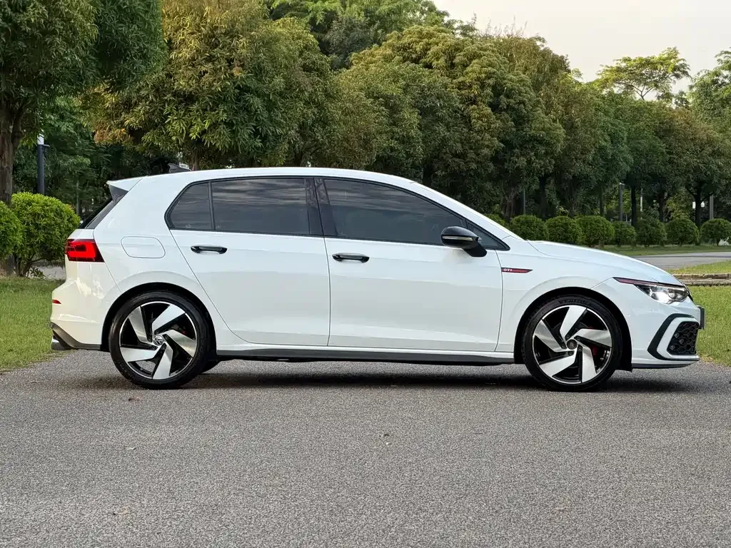 Volkswagen Golf GTI — фото 8
