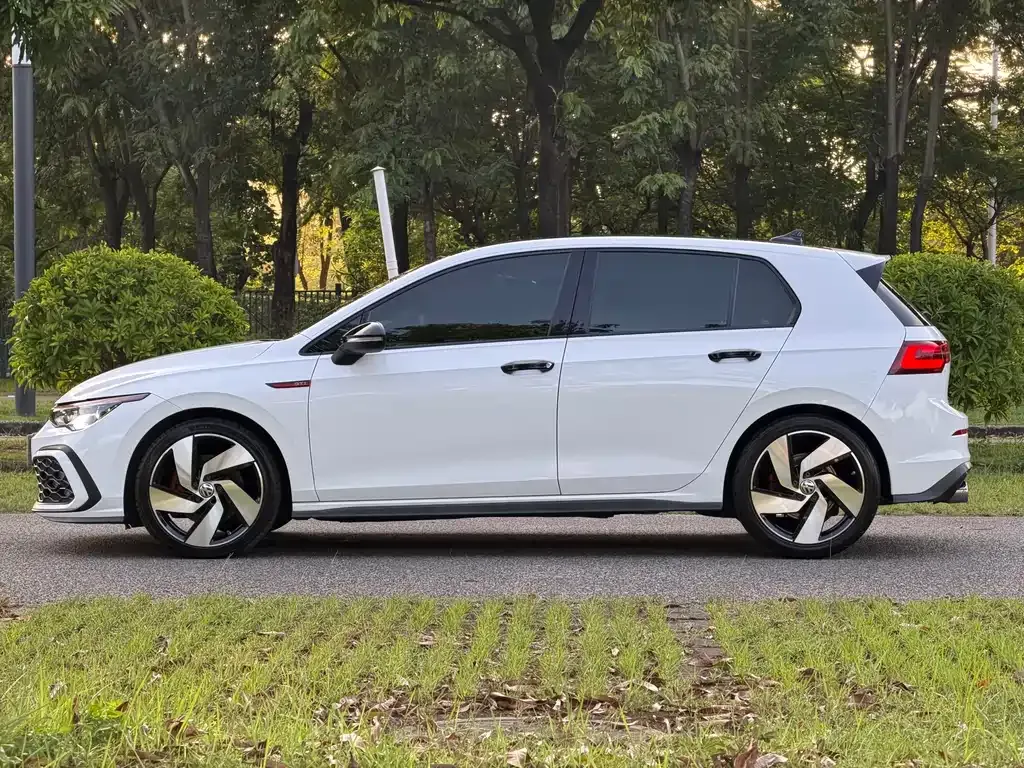 Volkswagen Golf GTI — фото 9
