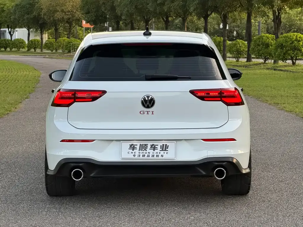 Volkswagen Golf GTI — фото 6