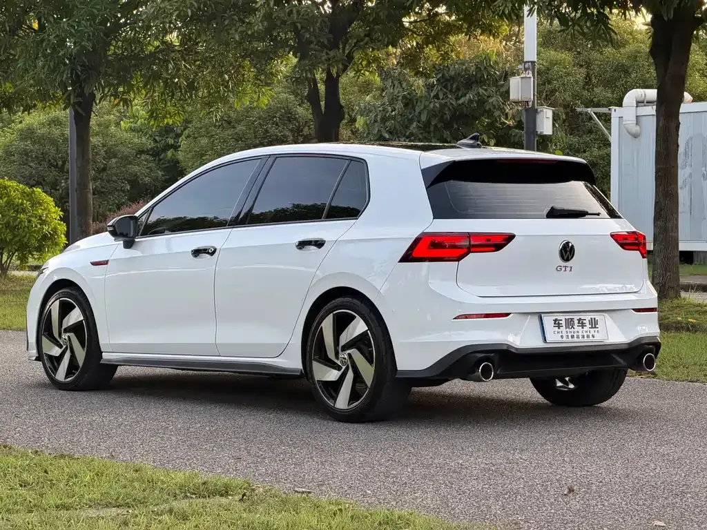 Volkswagen Golf GTI — фото 7
