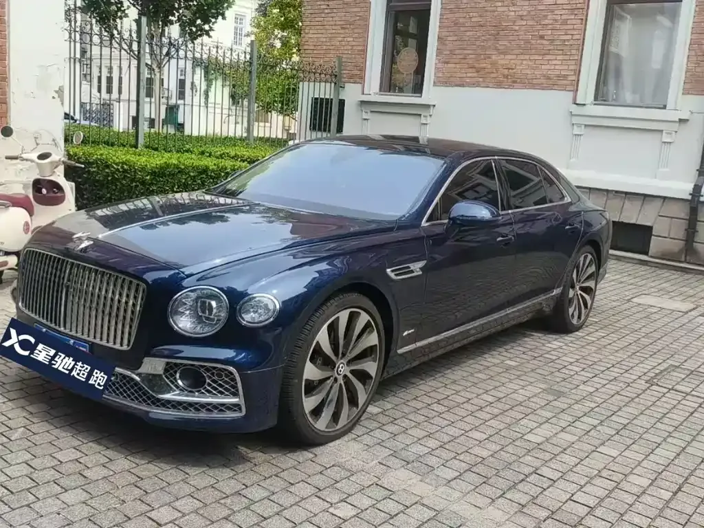 Bentley Flying Spur — фото 1