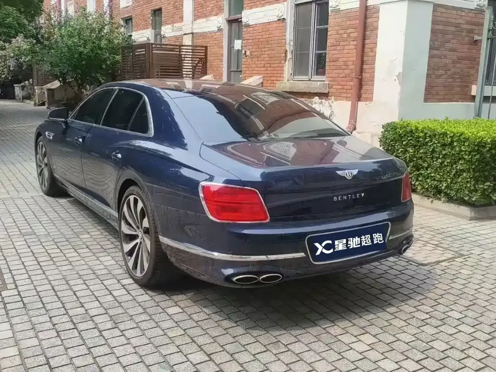Bentley Flying Spur — фото 2