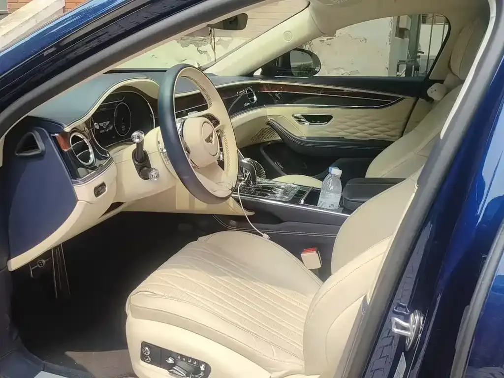 Bentley Flying Spur — фото 6