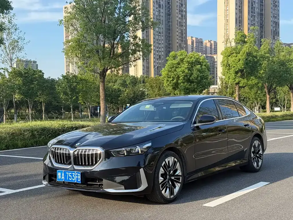 BMW 5 Series — фото 1