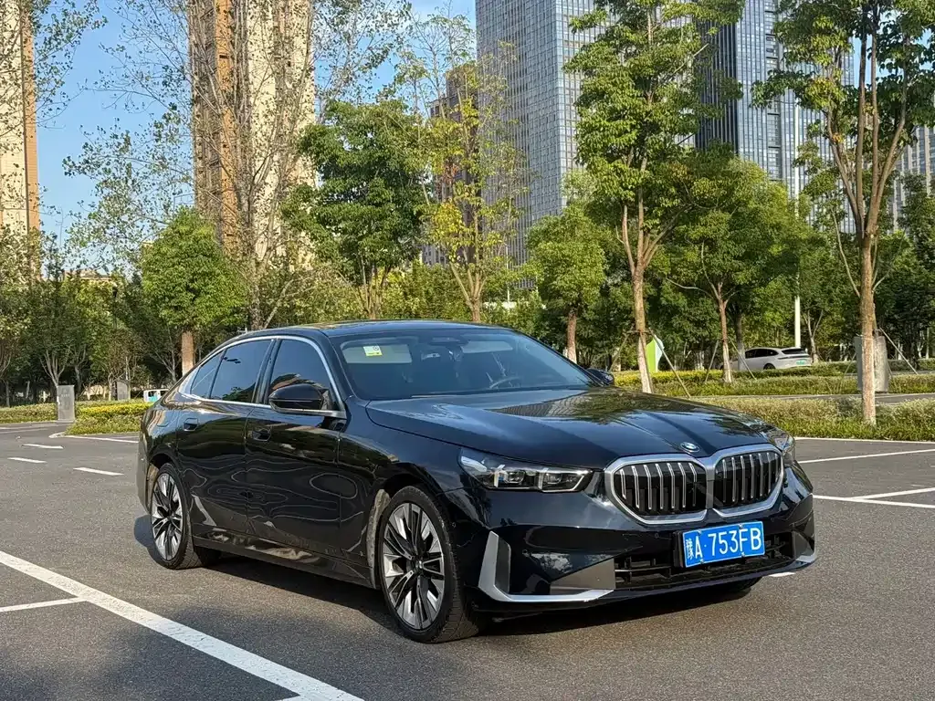 BMW 5 Series — фото 7