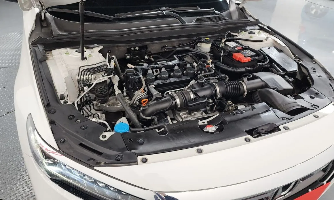 Honda Accord — фото 10