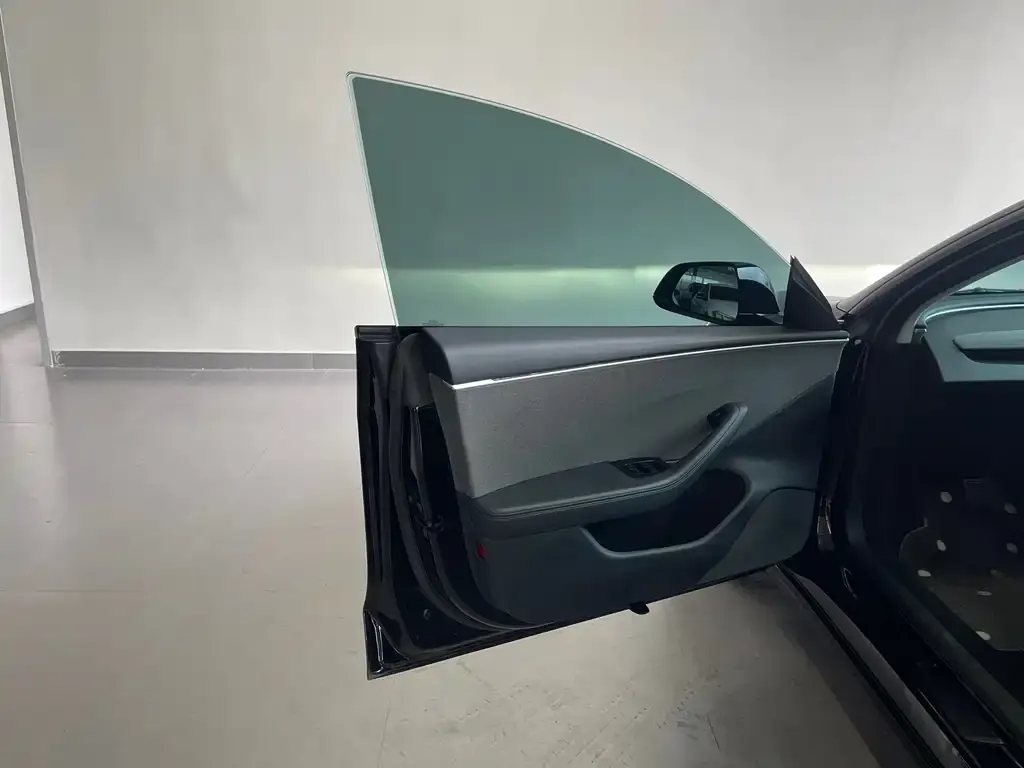 Tesla Model 3 — фото 3