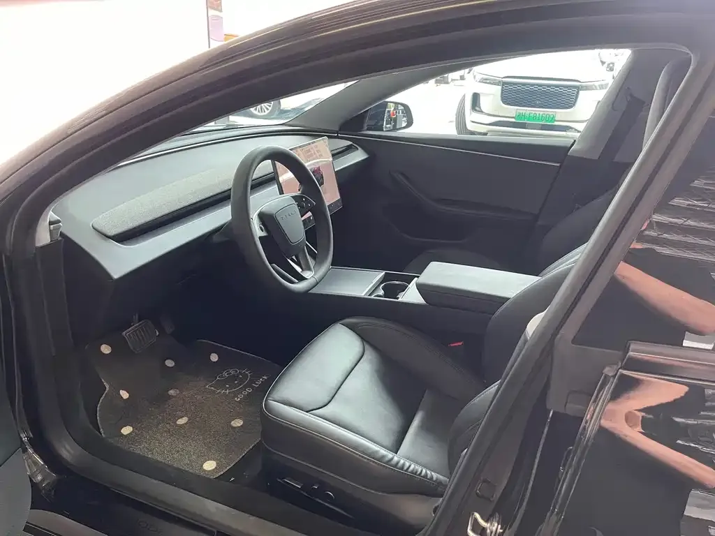 Tesla Model 3 — фото 10
