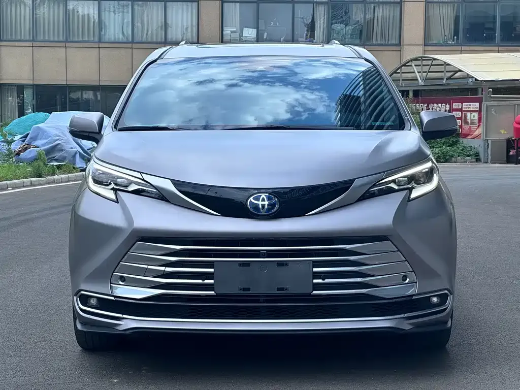 Toyota Sienna — фото 5