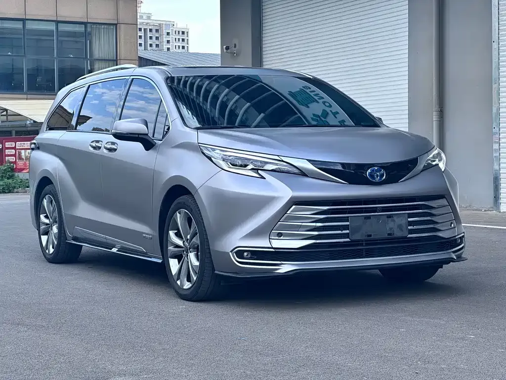 Toyota Sienna — фото 8