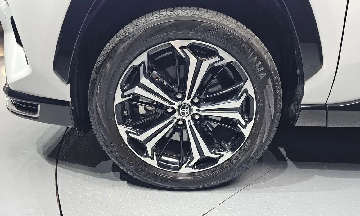 Toyota RAV4 — фото 10