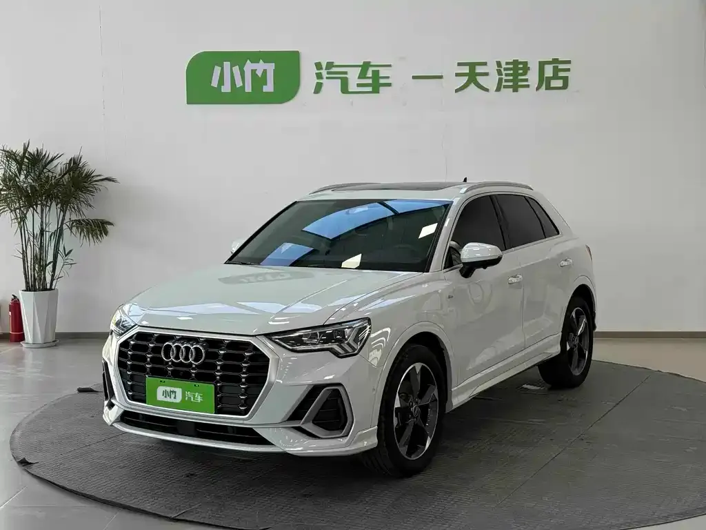 Audi Q3 — фото 1