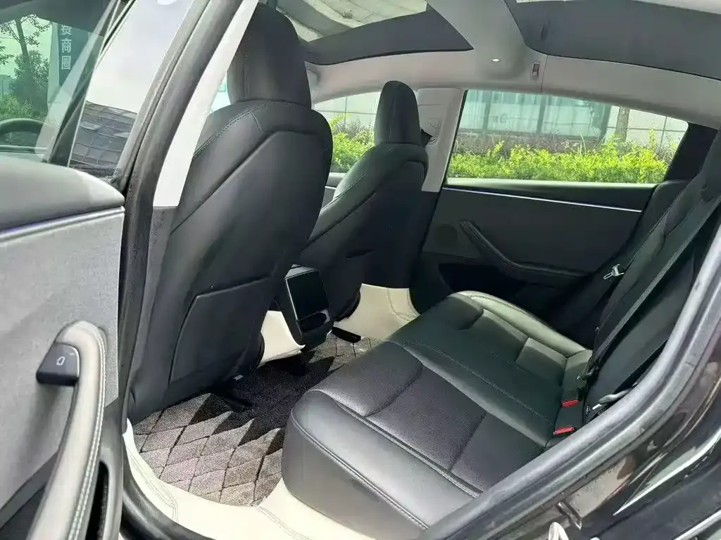Tesla Model 3 — фото 3