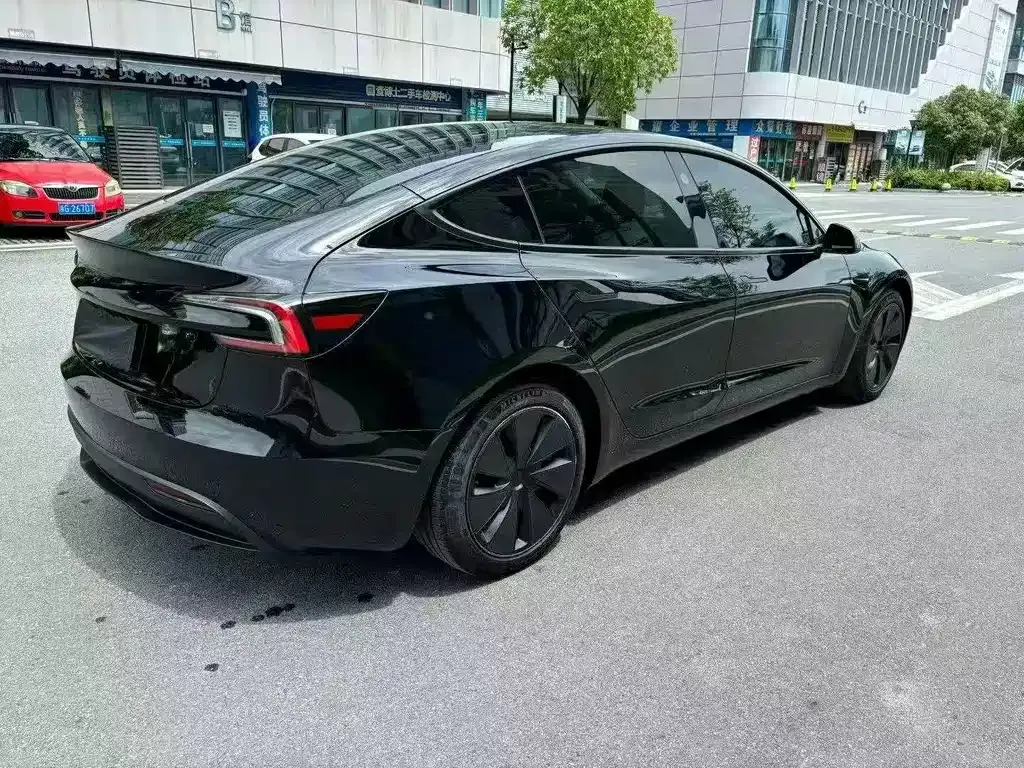 Tesla Model 3 — фото 9