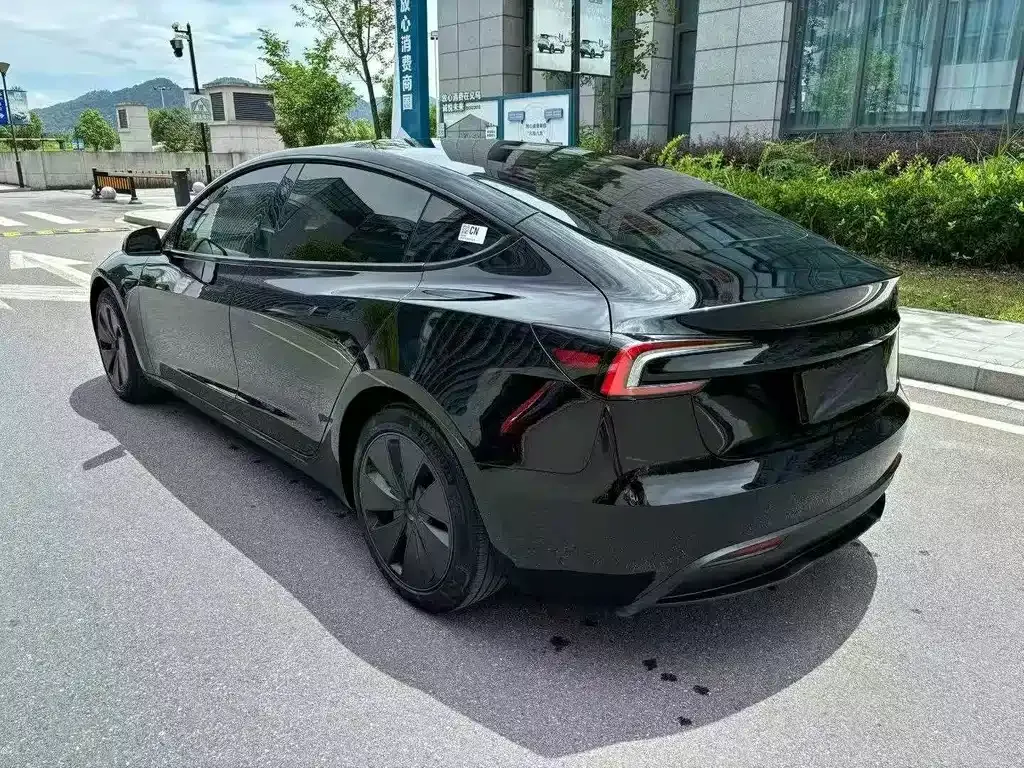 Tesla Model 3 — фото 7