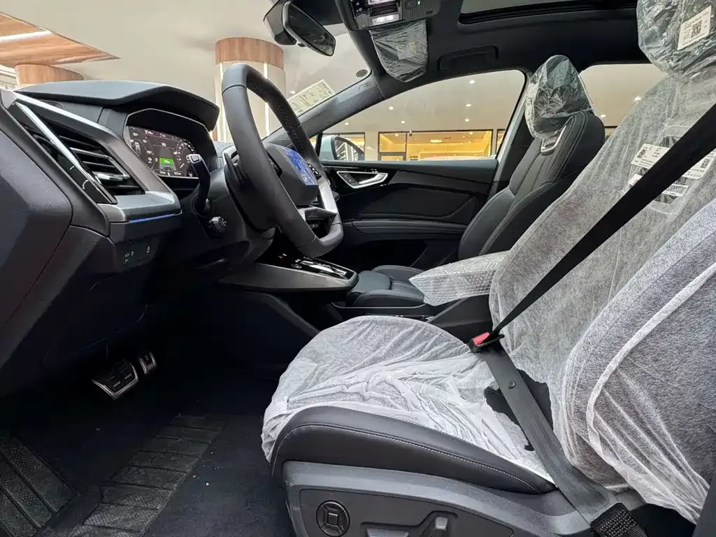 Audi Q4 e-tron — фото 2