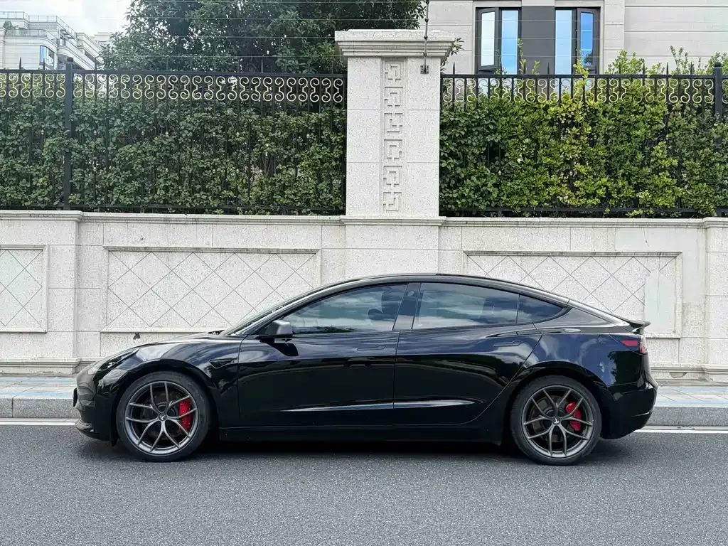 Tesla Model 3 — фото 7