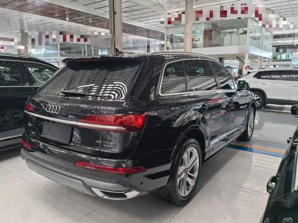 Audi Q7 — фото 9