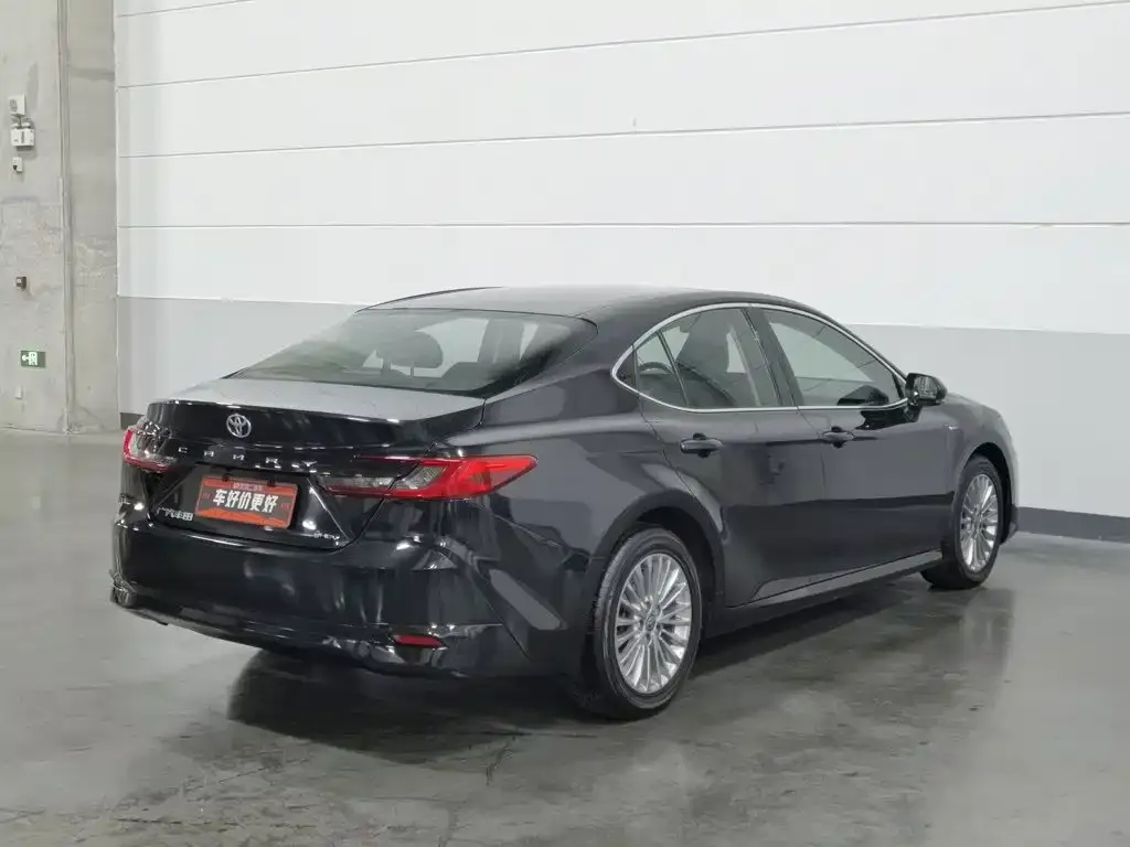Toyota Camry — фото 8