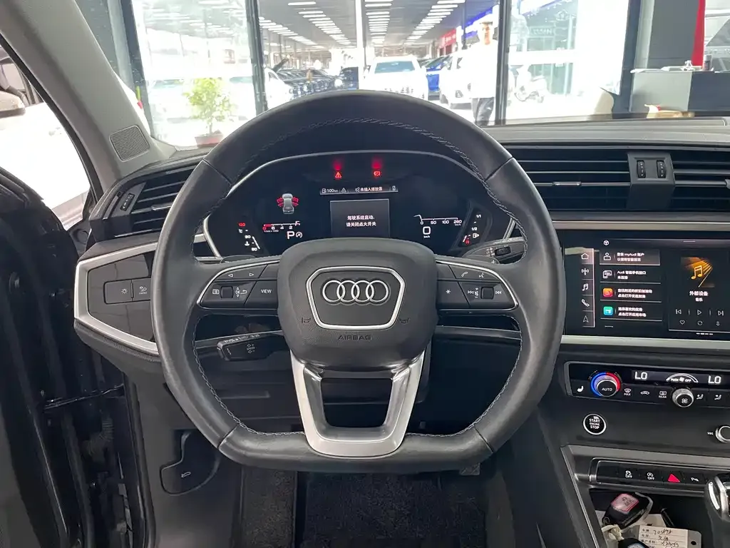 Audi Q3 — фото 10