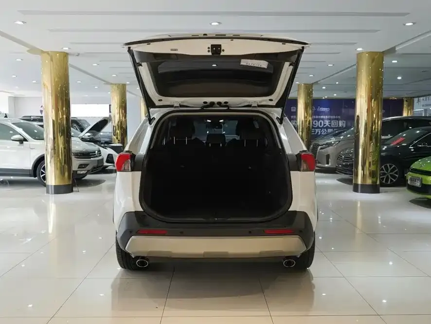 Toyota RAV4 — фото 5