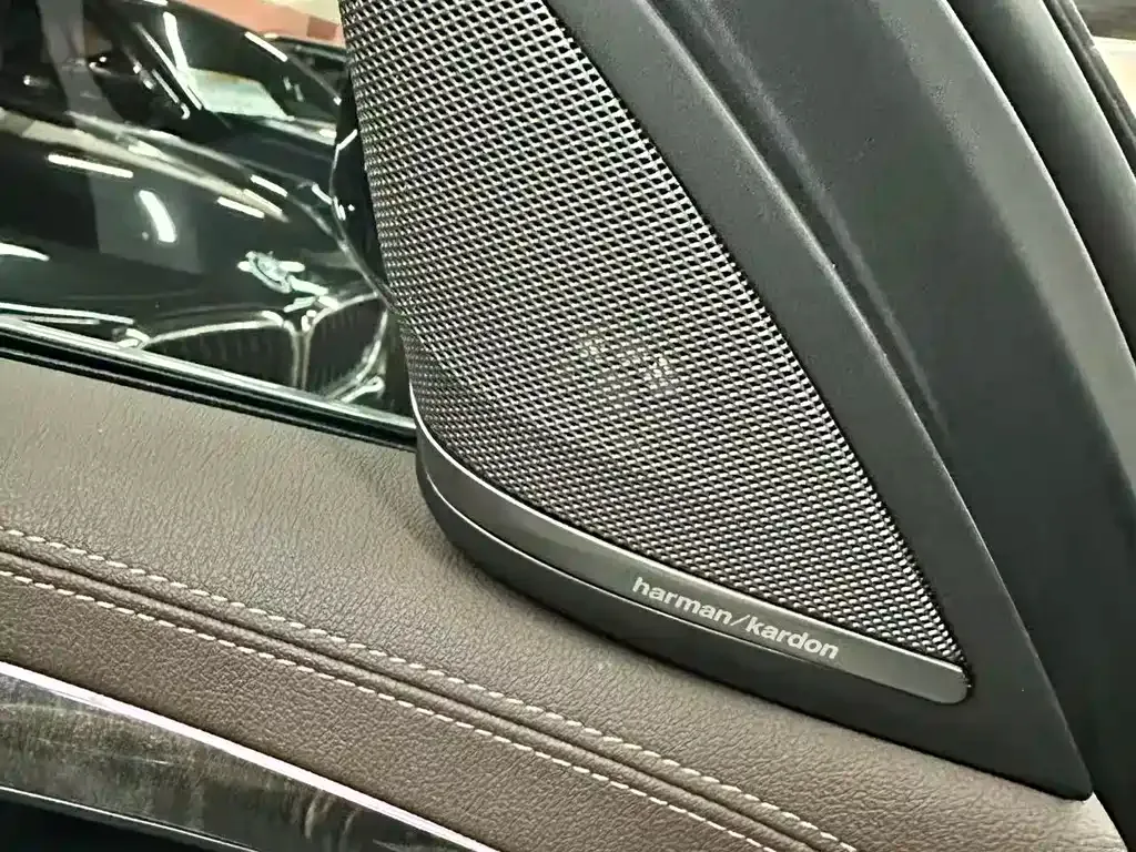 BMW 5 Series — фото 10