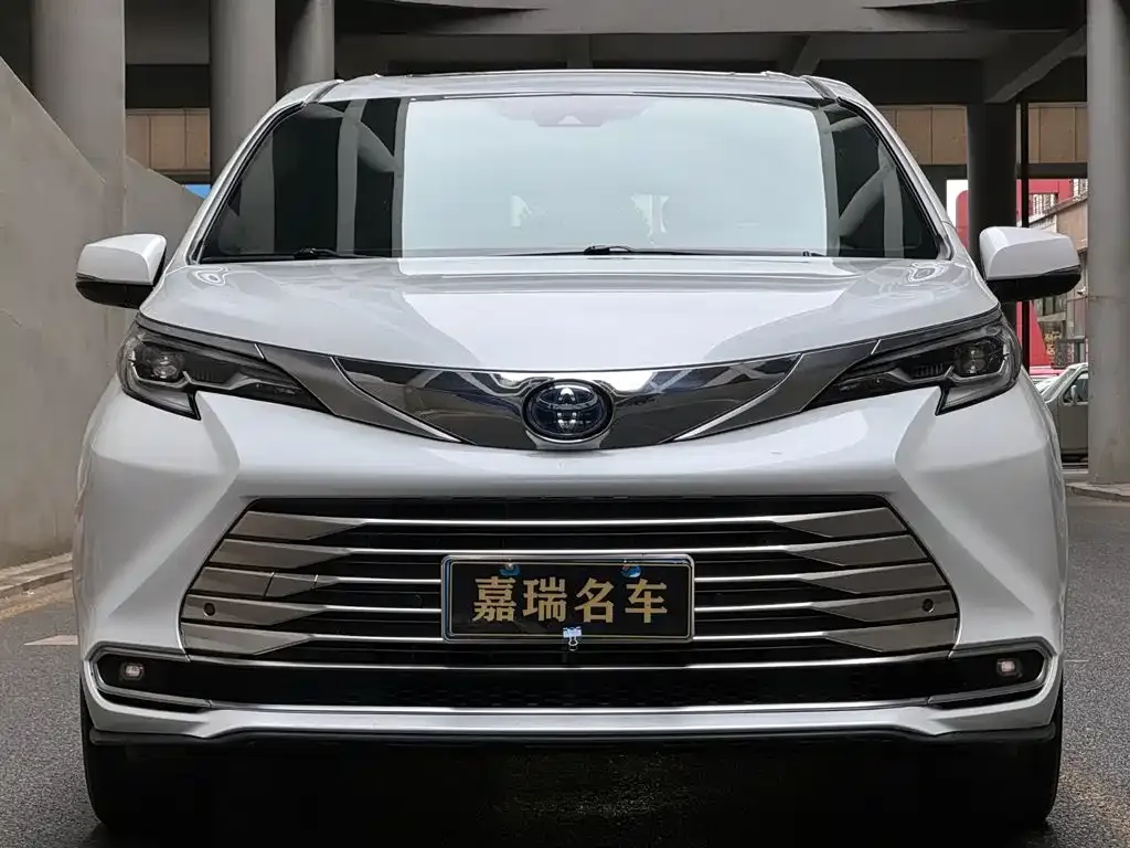 Toyota Sienna — фото 8