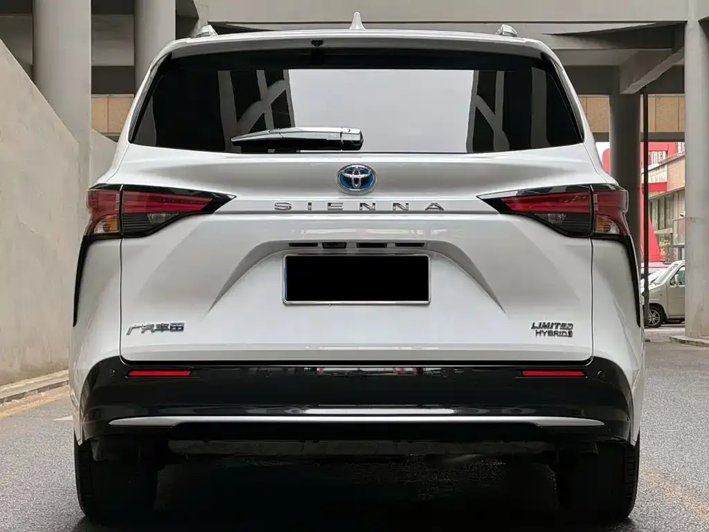 Toyota Sienna — фото 2