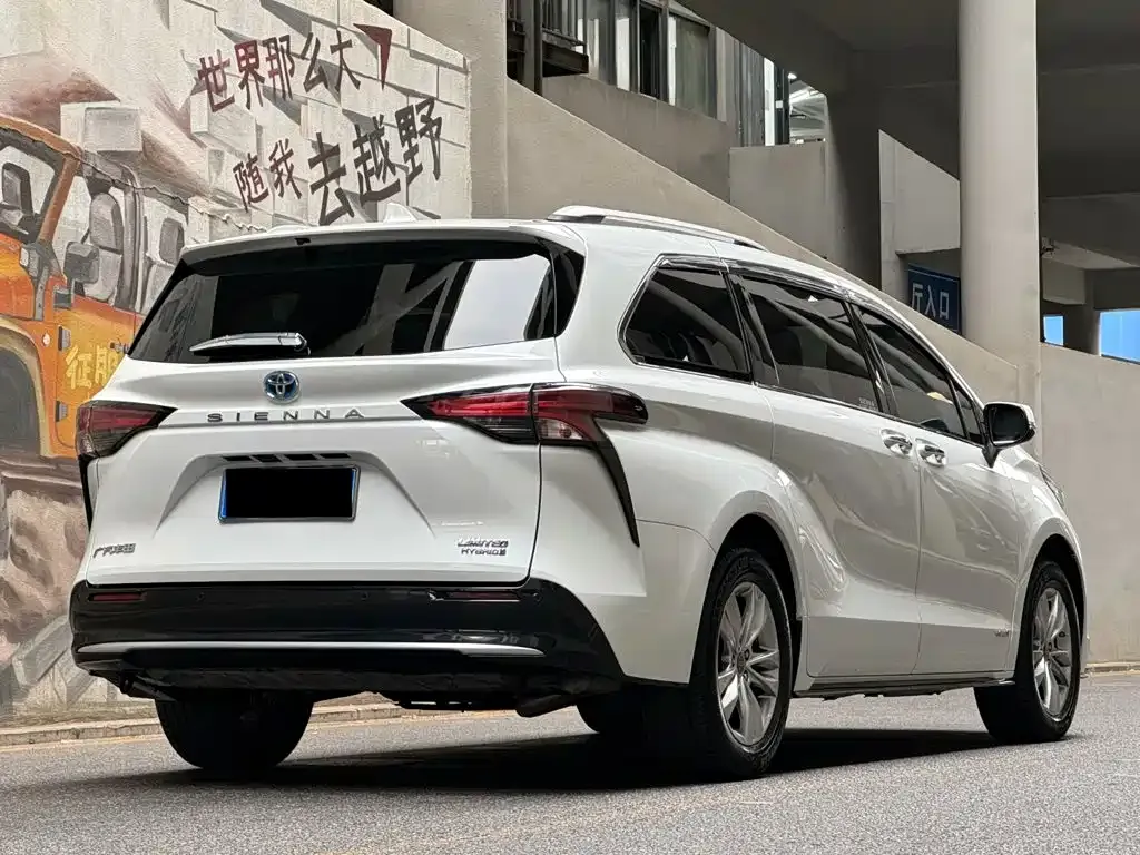 Toyota Sienna — фото 6