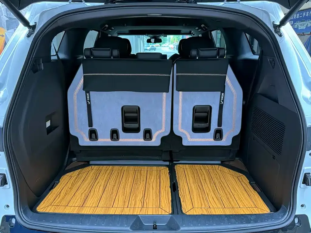Toyota Sienna — фото 7