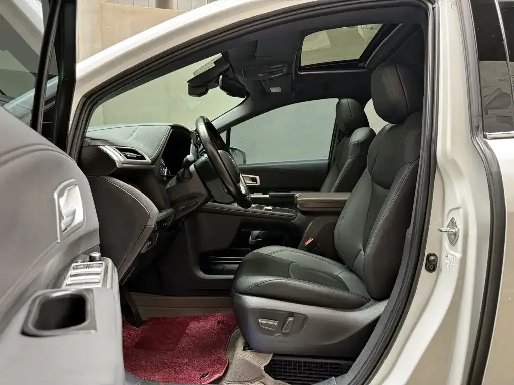 Toyota Sienna — фото 10