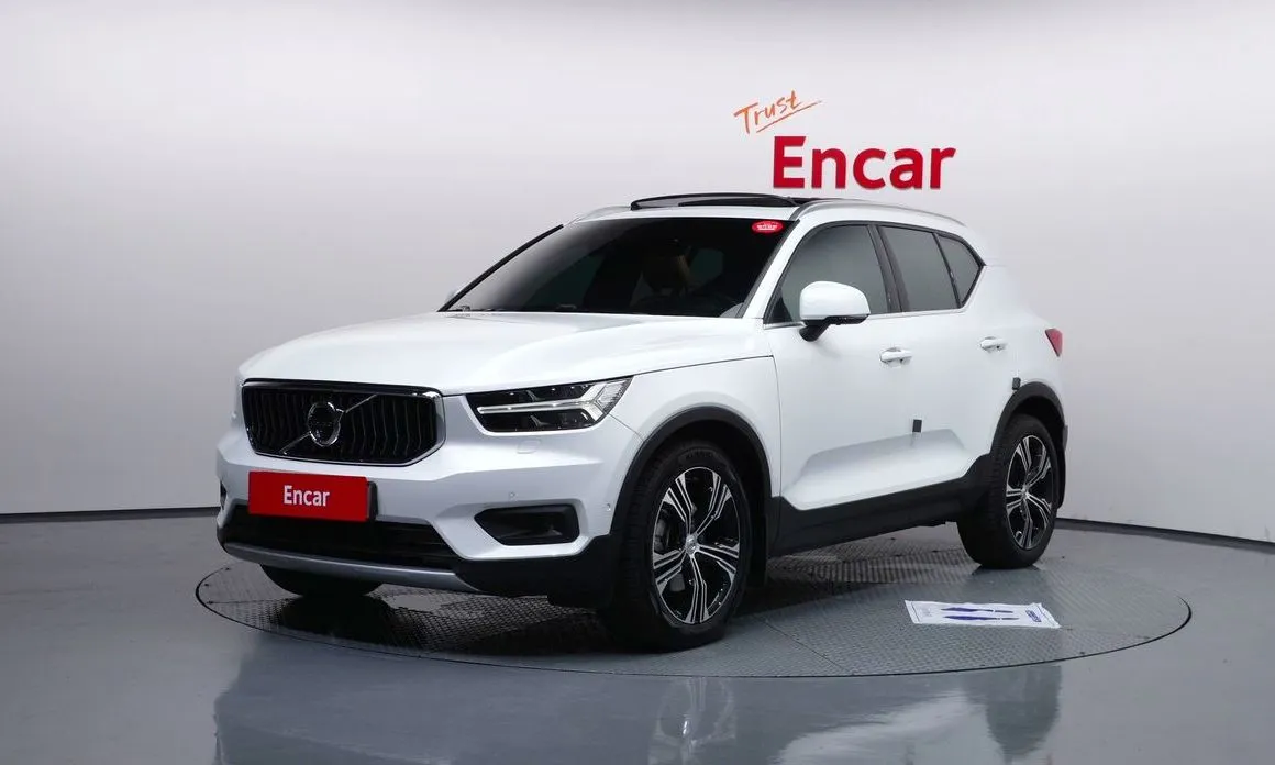 Volvo XC40 — фото 1
