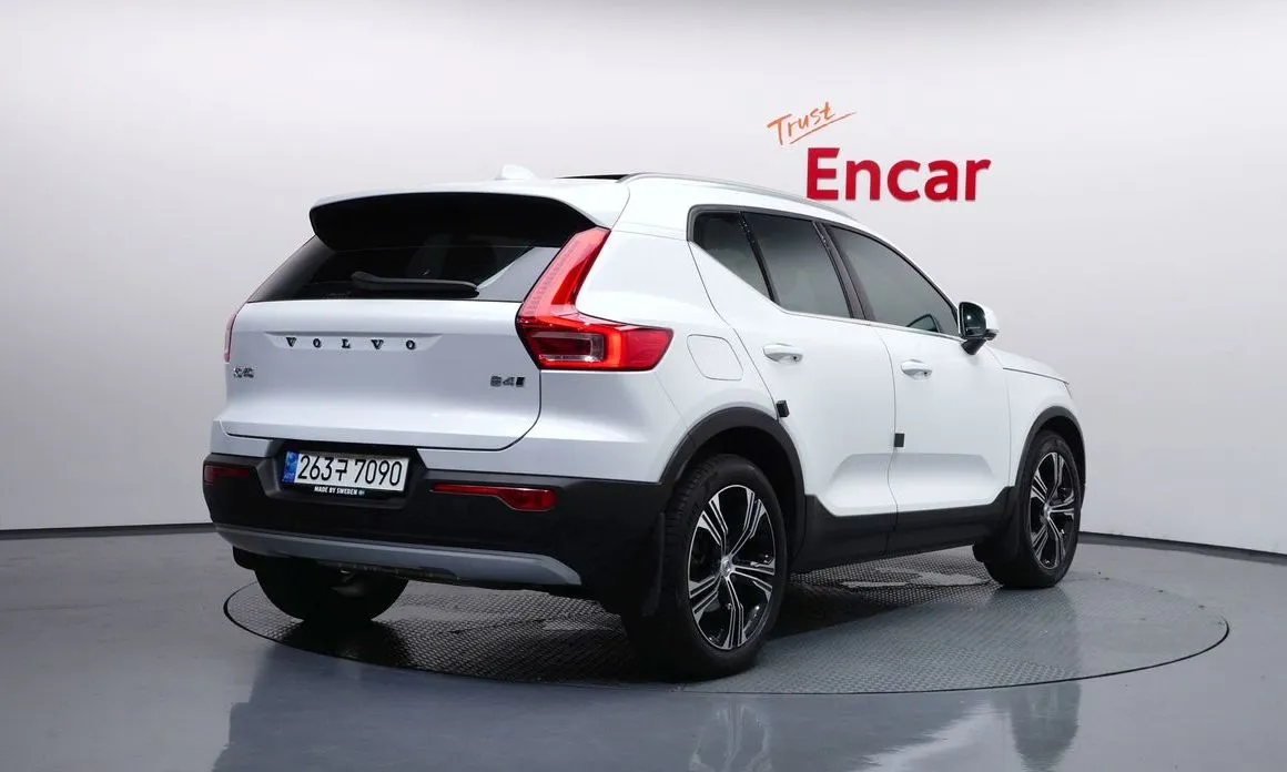 Volvo XC40 — фото 4