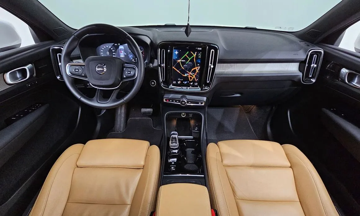Volvo XC40 — фото 10